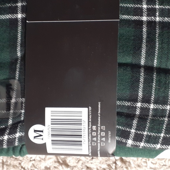 Women's Michigan Spartans Flannel Pajama Set - Picture 3 of 5